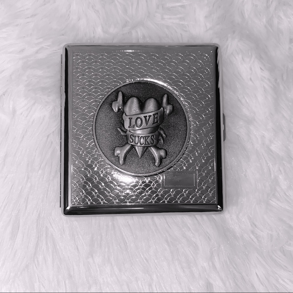 Elegant metal cigarette case